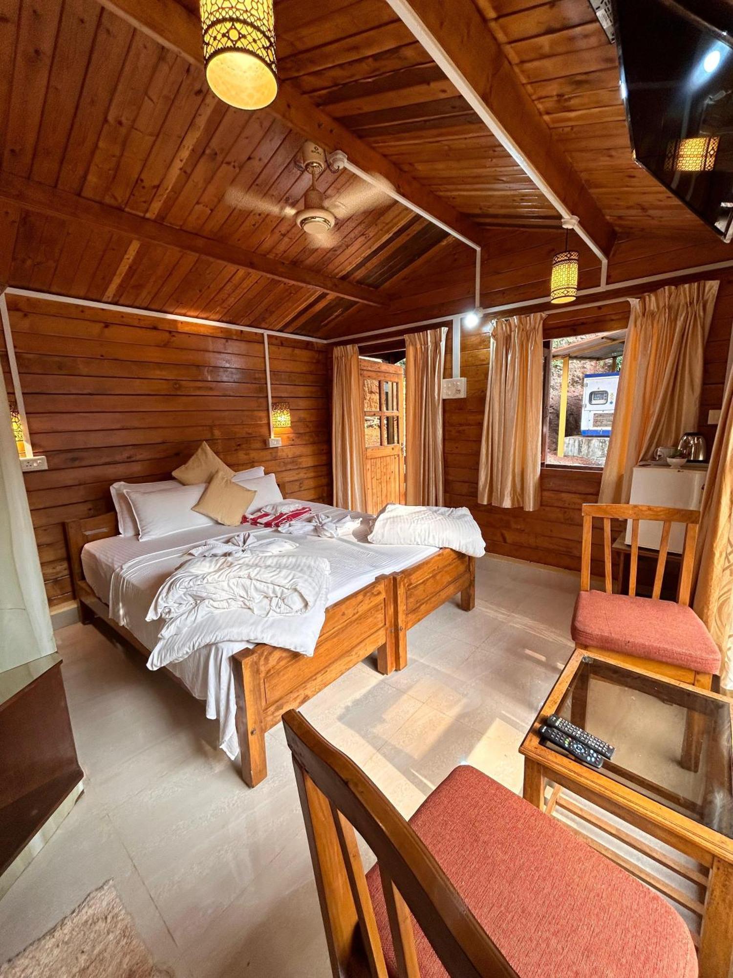 Mountain Breeze Wooden Agonda