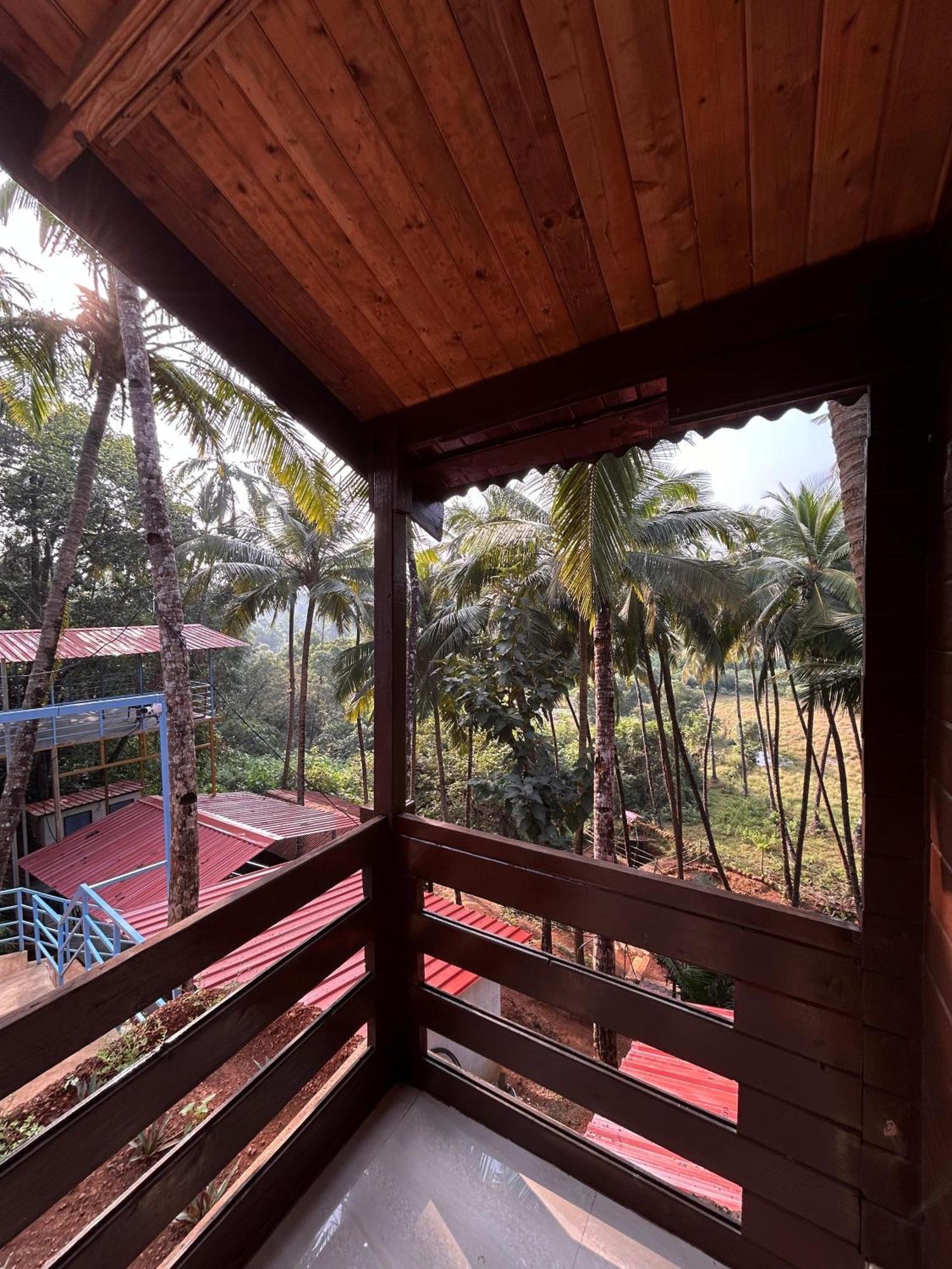 Mountain Breeze Wooden Guest house