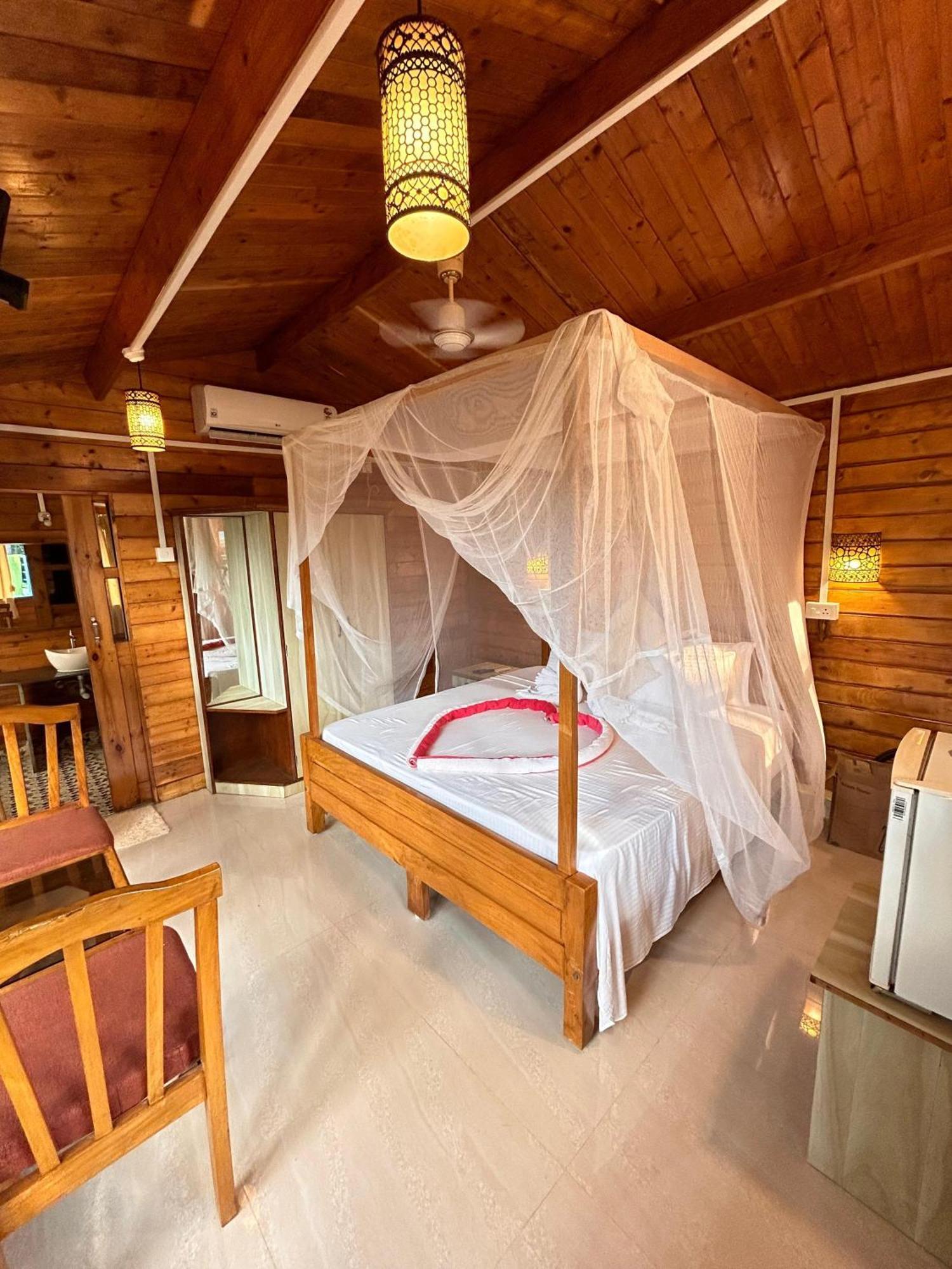 Mountain Breeze Wooden Agonda
