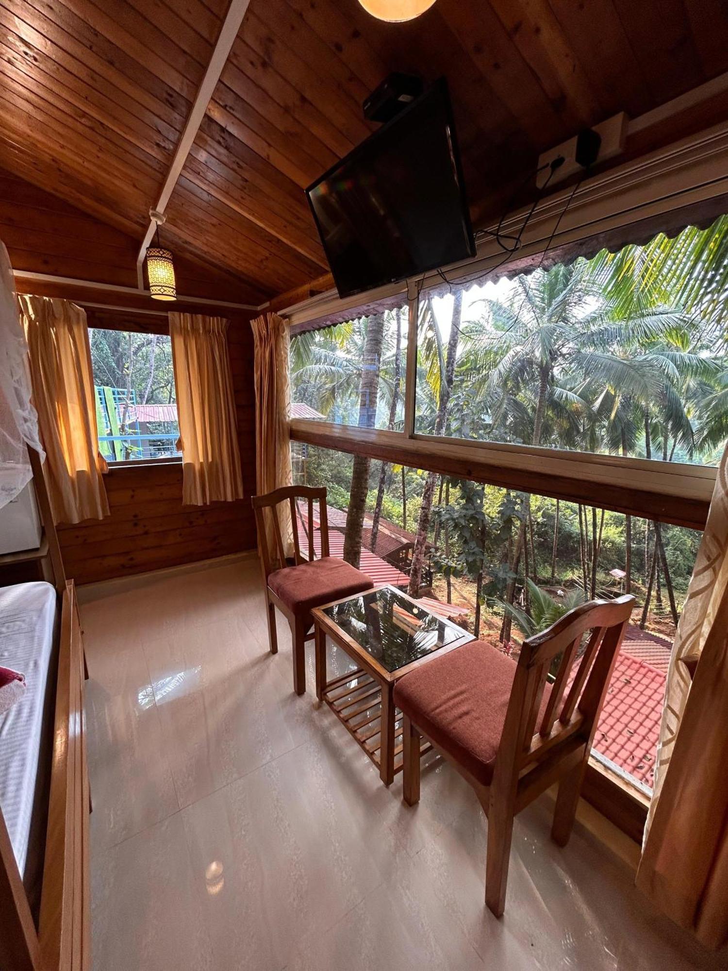 Mountain Breeze Wooden Guest house