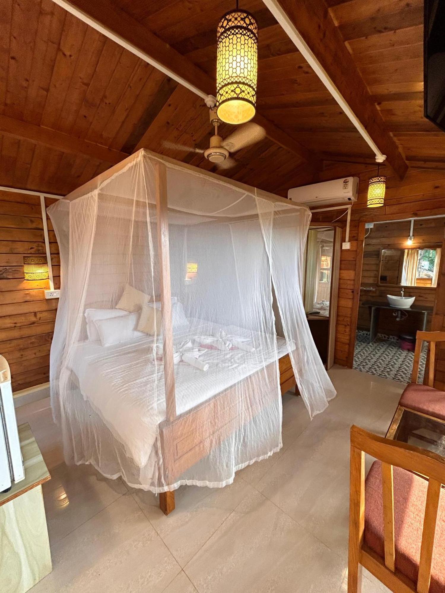 Mountain Breeze Wooden Agonda
